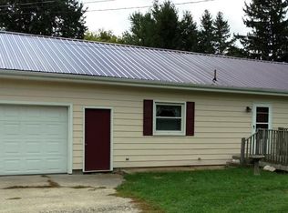 1592 E Howard City Edmore Rd, Edmore, MI 48829