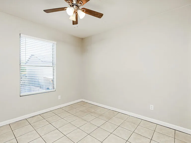 1552 E Maryland Pl — Photo 14