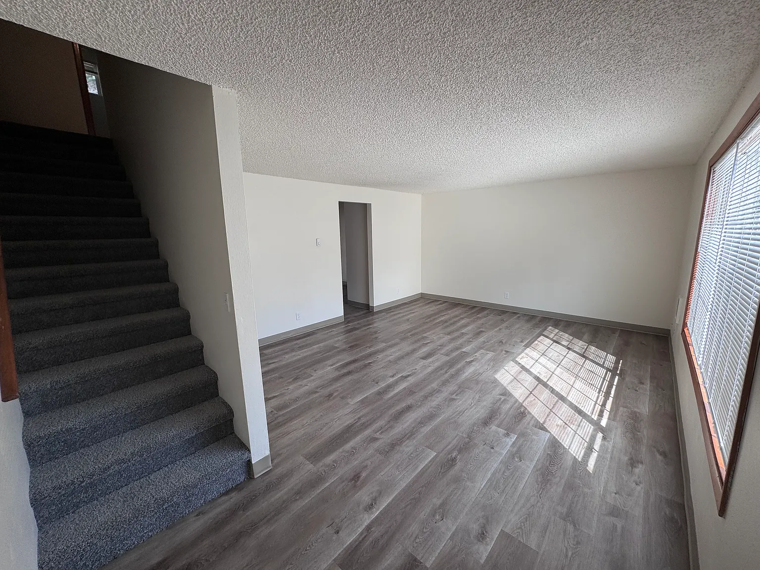3 bed, 1.5 bath, 1197 sqft, $1,649 — Photo 2