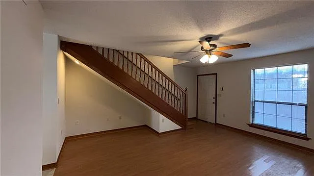 2 bed, 1.5 bath, 1150 sqft, $1,325 — Photo 2