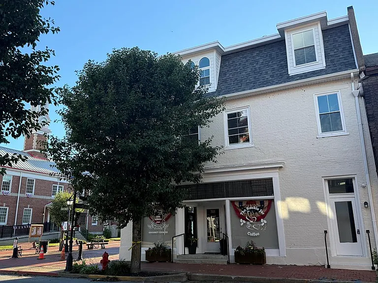 701 Charles St #B — Photo 14