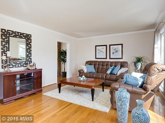 3rd image of 2909 Parklawn Ct