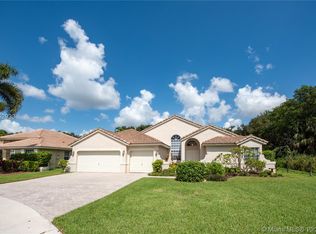 9821 N Abiaca Cir, Davie, FL 33328