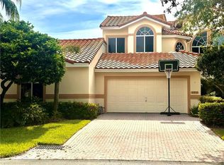 592 W Palm Aire Dr, Pompano Beach, FL 33069