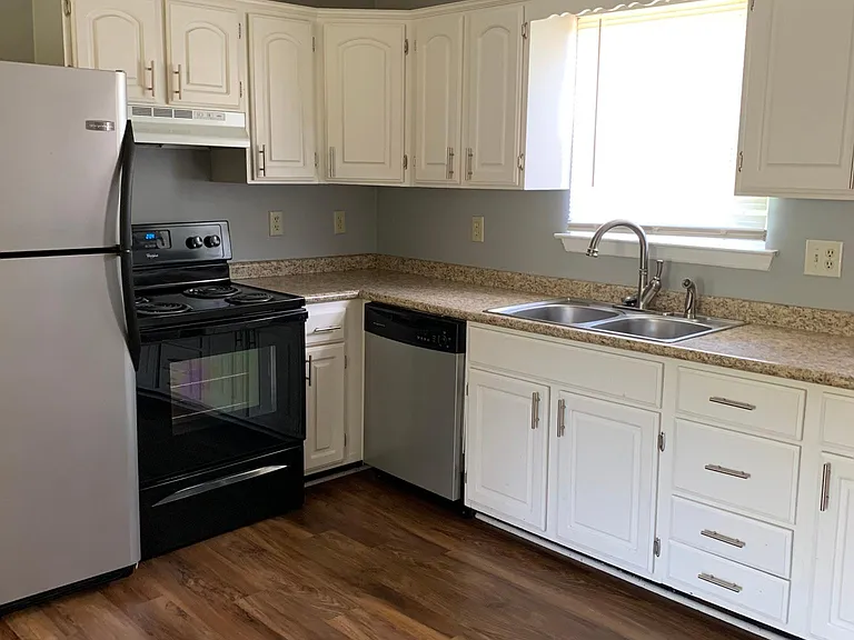 202 Reeves St — Photo 11