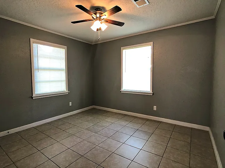 435 S Beech St — Photo 7