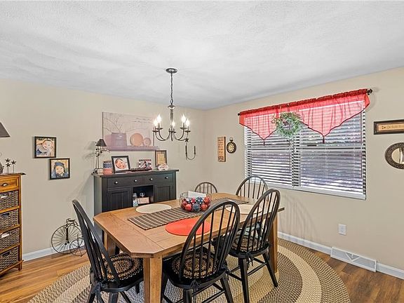 4th image of 701 Pinewood Dr