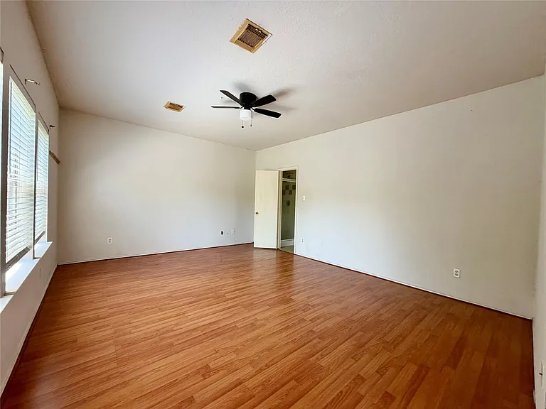 2305 Ames St — Photo 11