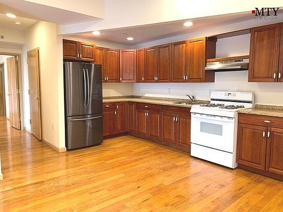 3rd image of 58-28 44th Ave #2F