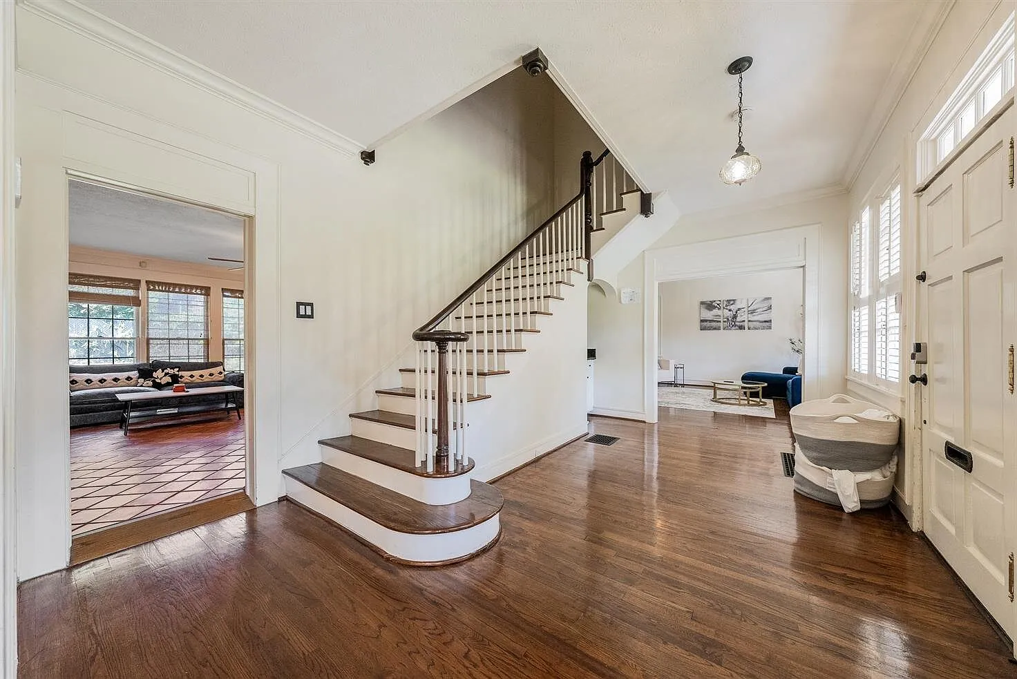 1711 Stark — Photo 3