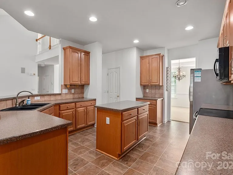 10922 Sedgemoor Ln — Photo 9