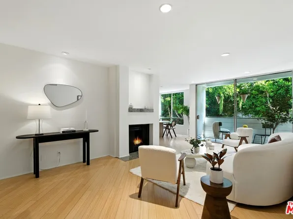 429 N Oakhurst Dr APT 203, Beverly Hills, CA 90210