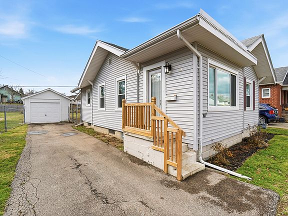 5th image of 2111 Beatrice St