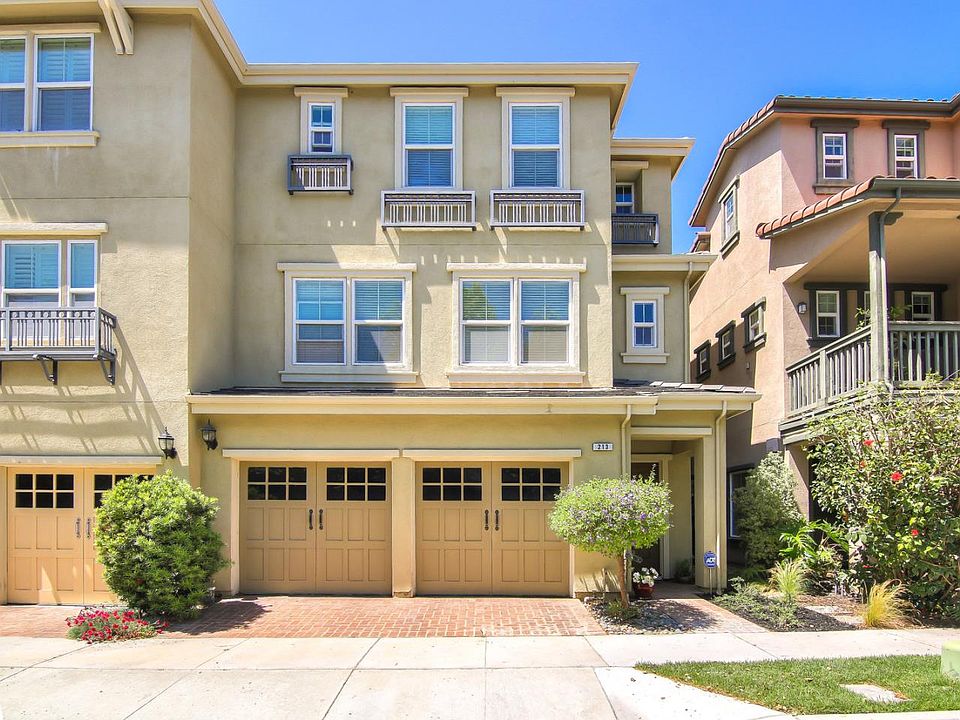 1st image of 213 Azevedo Cir