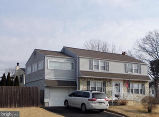 2005 Cross Rd, Glenside, PA 19038