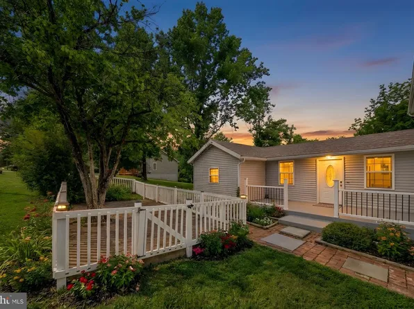 671 Pine Ridge Dr, Front Royal, VA 22630