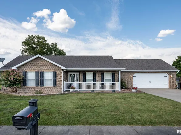 1414 E Willow Dr, Marion, IL 62959