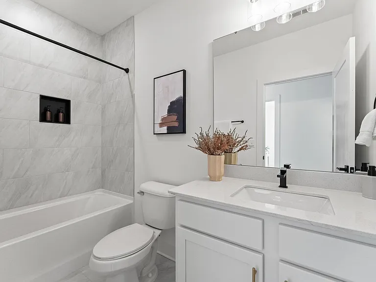 175 W Black St #201 — Photo 28