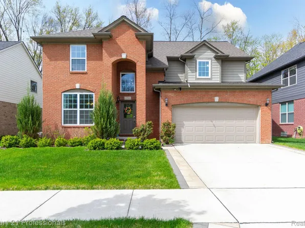 1711 N Lake Dr, Troy, MI 48083