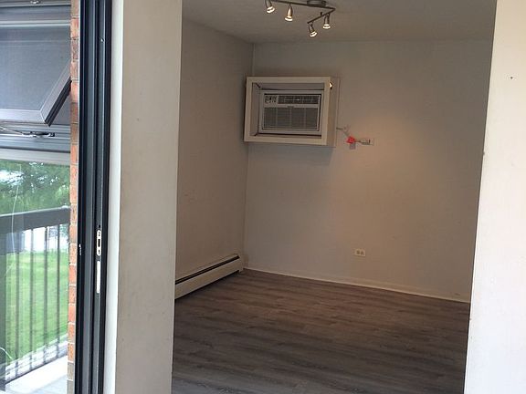 4th image of 8454 W Catalpa Ave Unit 10