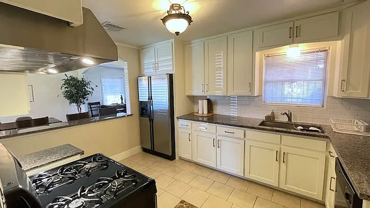 7951 Pecan Villas Dr — Photo 13