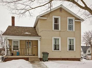 517 W Carroll St, Portage, WI 53901