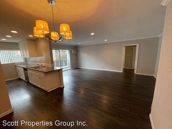3rd image of 463 S Rexford Dr #205