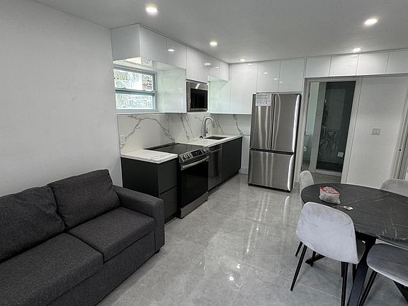 5th image of 468 Golden Isles Dr APT 101