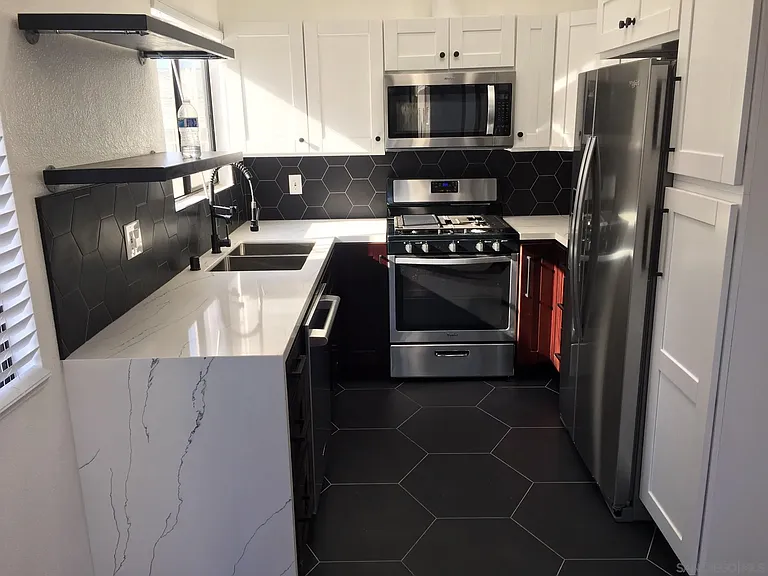 4050 Haines St — Photo 3