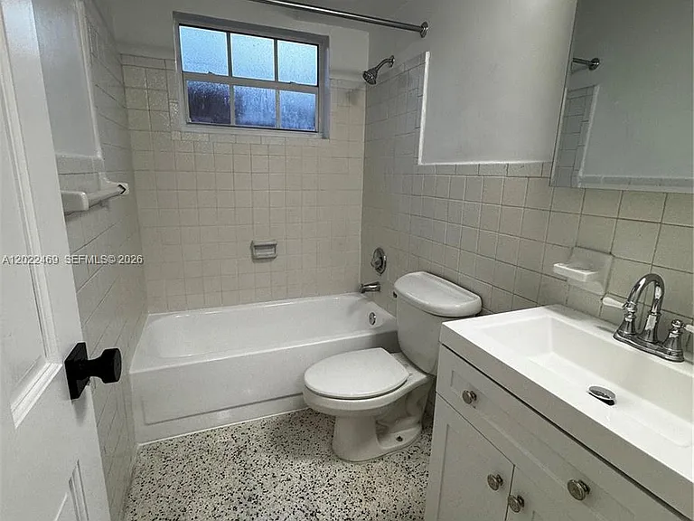 2725 SW 25th St #1 — Photo 8
