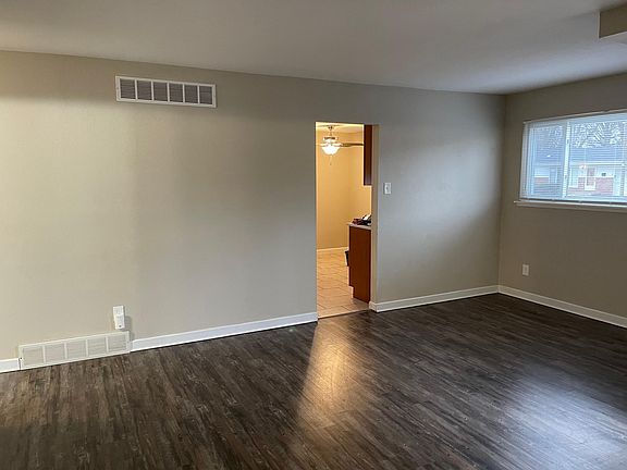 5th image of 549 Holiday Ave