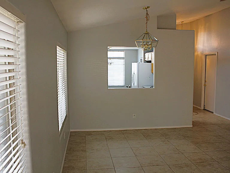 13232 W Desert Ln — Photo 5
