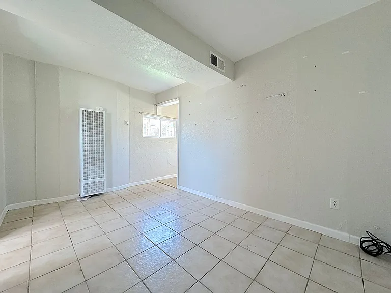 2525 Idalia Ave #B — Photo 3