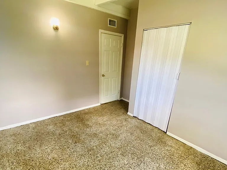 3207 Clifford Sample Dr — Photo 11