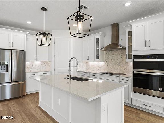 4th image of 2150 Divot Dr