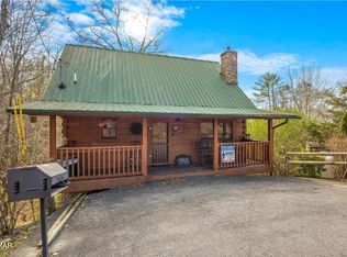 920 Hideaway Hills Cir, Sevierville, TN 37862