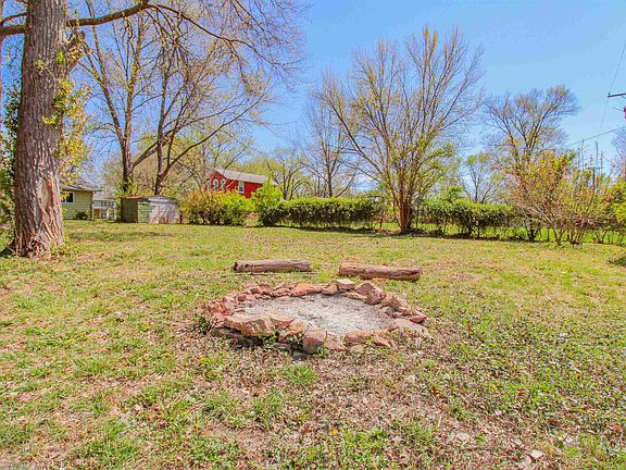 4th image of 1919 Clare Rd