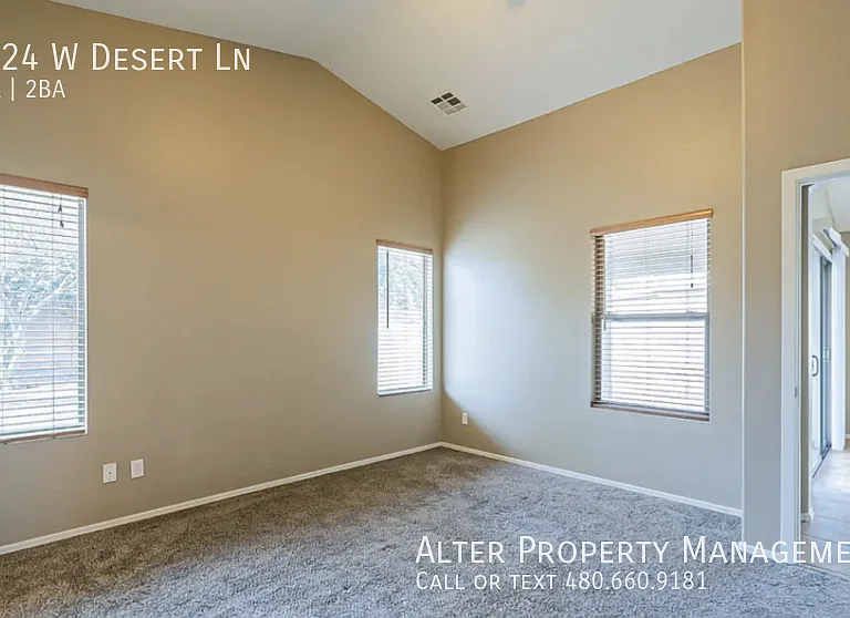 6524 W Desert Ln — Photo 7