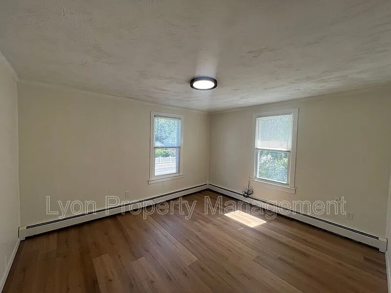 3 bed, 1.0 bath, $1,700 — Photo 2