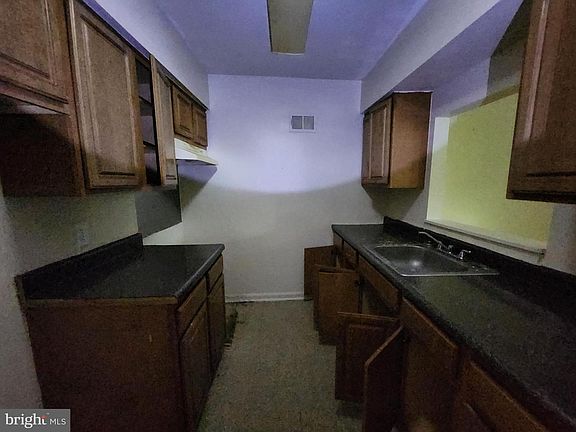 5th image of 527 Beaumont Ave