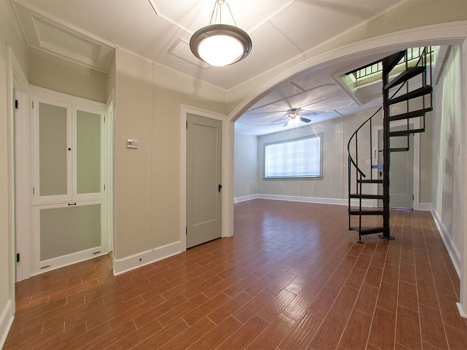 2nd image of 1009 SW 6th Ave