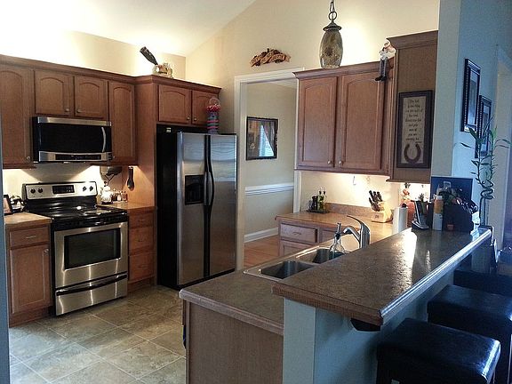 3rd image of 2104 Remington Ct #B