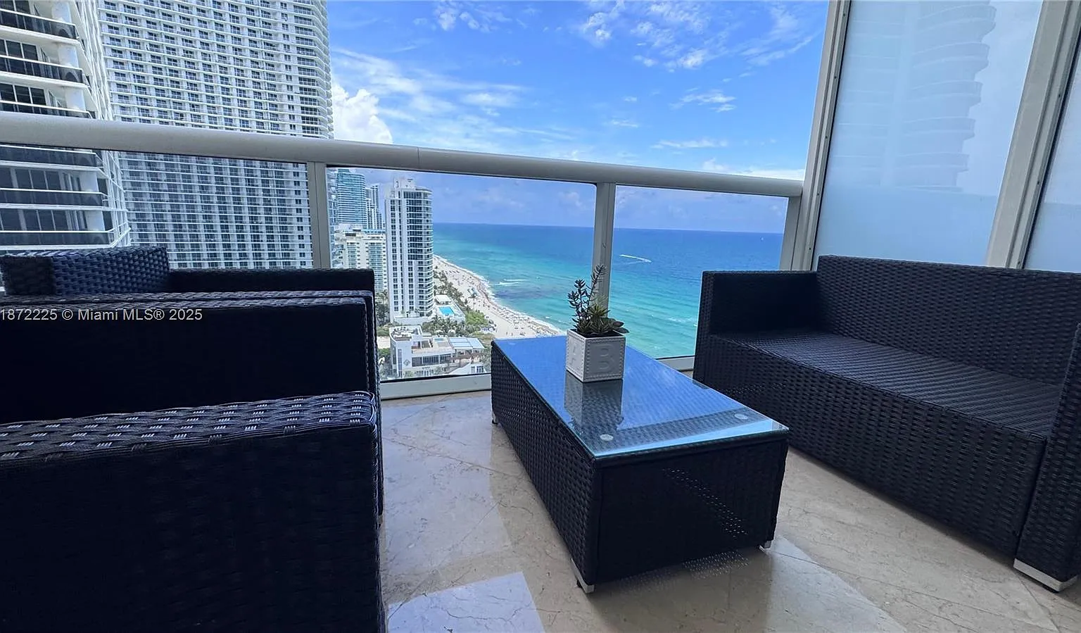 Beach Club Two — Photo 4