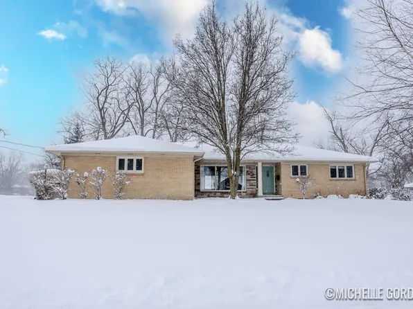 3880 N Big Spring Dr SW, Grandville, MI 49418