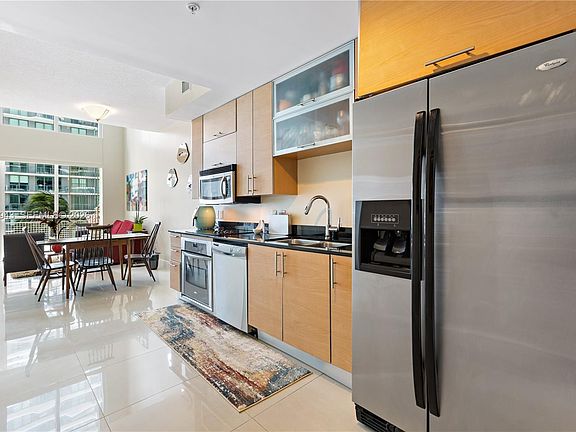4th image of 60 SW 13th St APT 1422