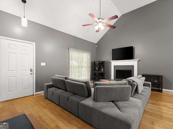 5th image of 2119 Mulberry St