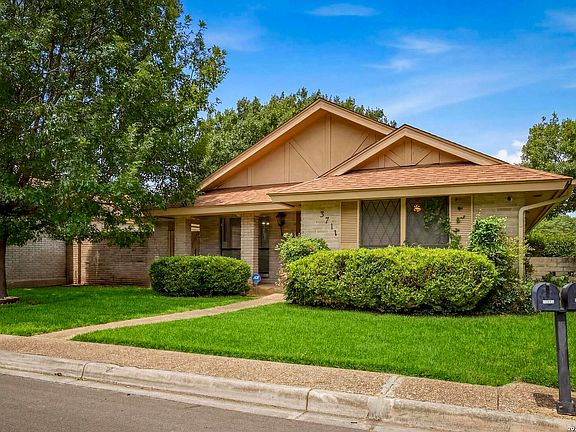 3rd image of 3711 HUNTERS CIR