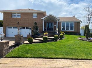 320 Sunset Blvd, Massapequa, NY