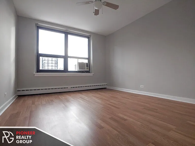 444 W Wellington Ave — Photo 7