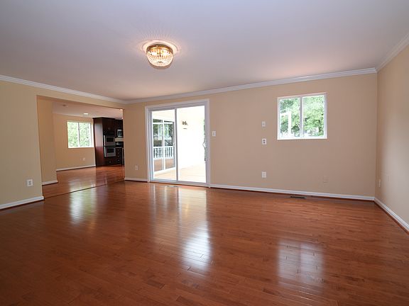 5th image of 1105 Bicksler Dr
